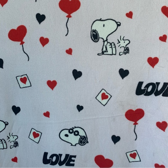 Peanuts (S) (NWT) Snoopy Pink Pajama Set with Hearts & Snoopy - Picture 5 of 10